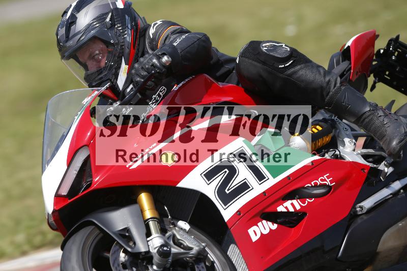 /27 12.06.2025 Ducati Schweiz Trackday Warmup  ADR/gelb-jeaune/9